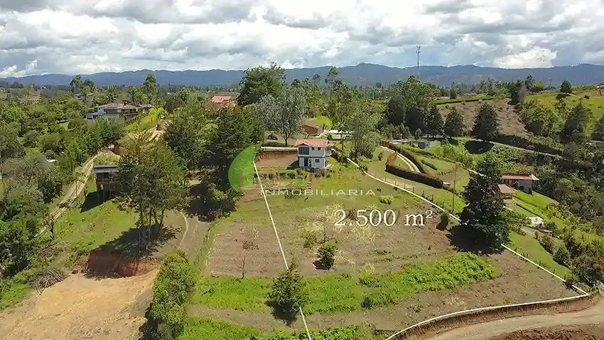 Venta de Finca de 2.500 m2 Sector Garrido Guarne Antioquia