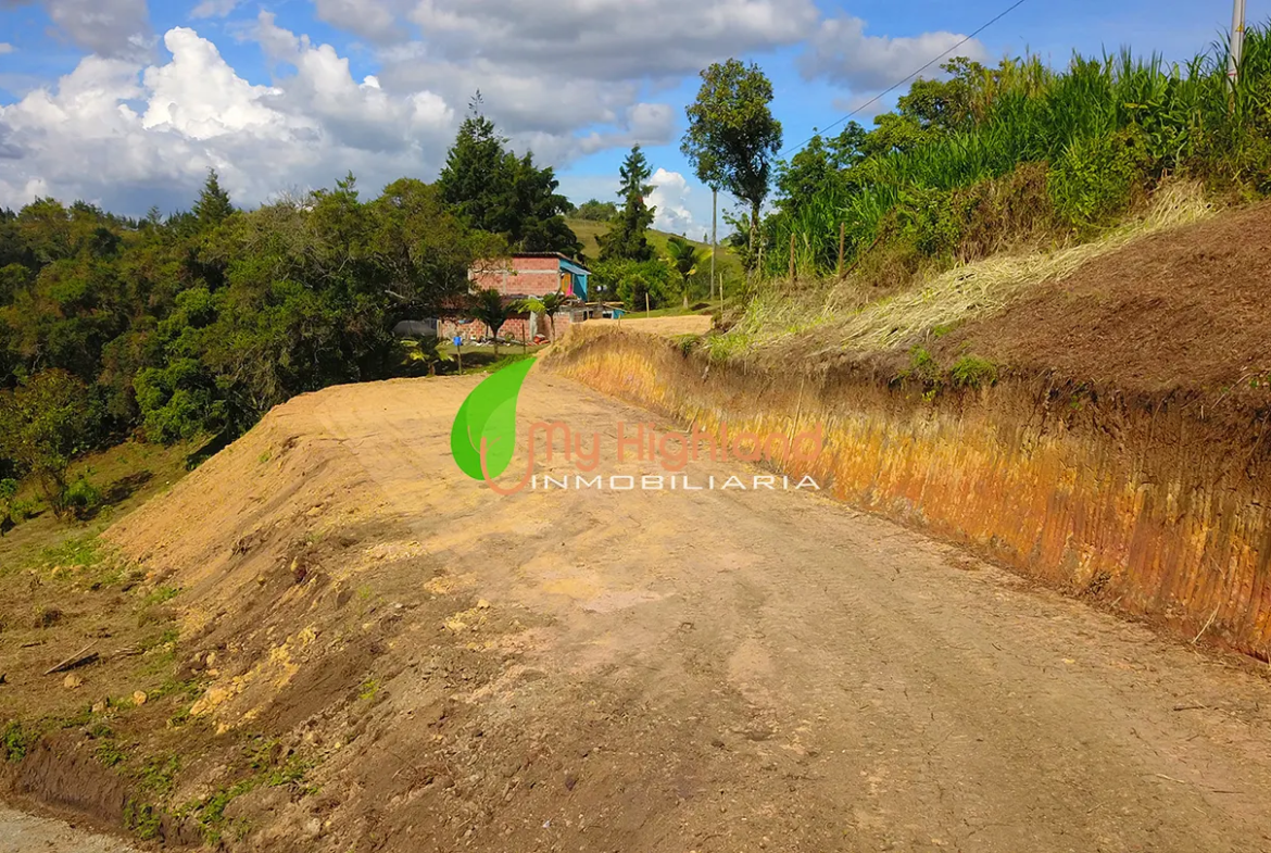 Lote 2.500 m2 Condominio Guarne, Antioquia