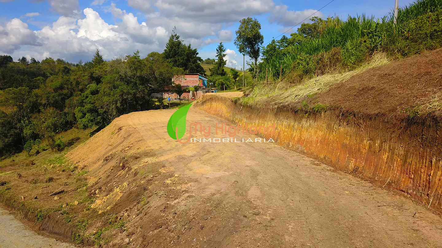 Lote 2.500 m2 Condominio Guarne, Antioquia