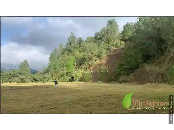 Lote de 10.000 m² en parcelación exclusiva en El Retiro, Antioquia
