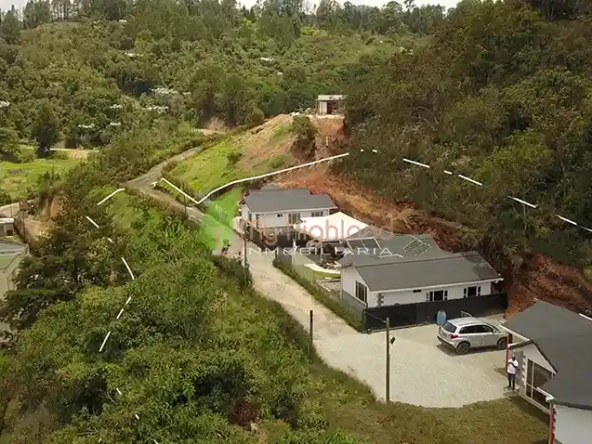Mini-Condominio-de-3-Casas-cerca-autopista-Guarne