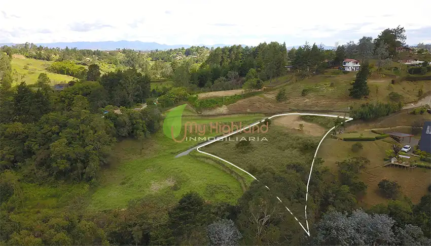 Lote-2.500-m²-Sector-Garrido-Condominio