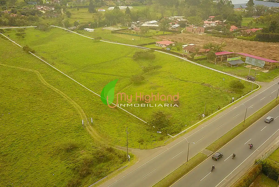 Lote-industrial-de-24.000-m²-sobre-Autopista-Med-Bta-